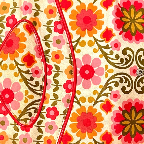 Vera Bradley Retired Clutch Wristlet Making Waves Folkloric, Like New - Picture 7 of 9